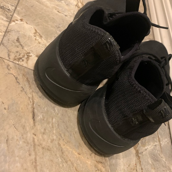 Nike shoes - Picture 3 of 5